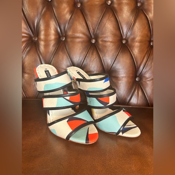 ALICE + OLIVIA Harrietta Printed Strap Slide Heels - Picture 3 of 9